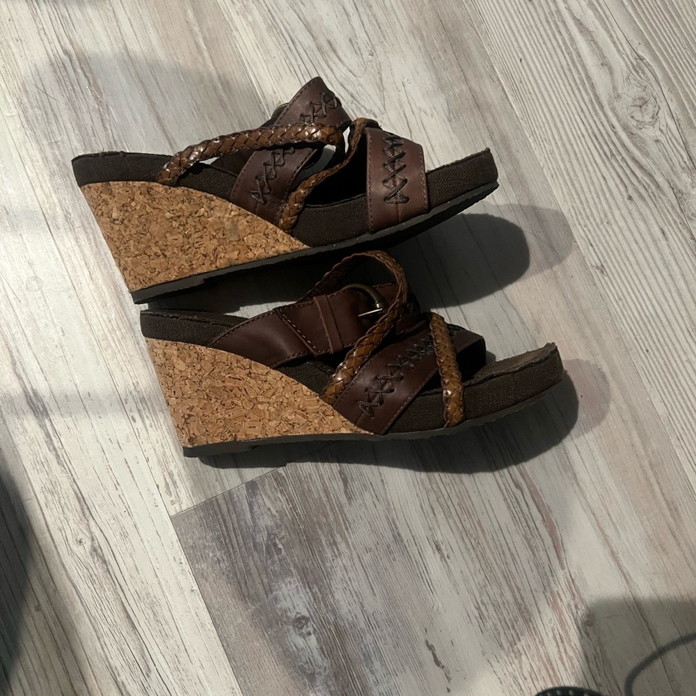 NEW Chic Brown Wedge Sandals - size 7 - Picture 2 of 4